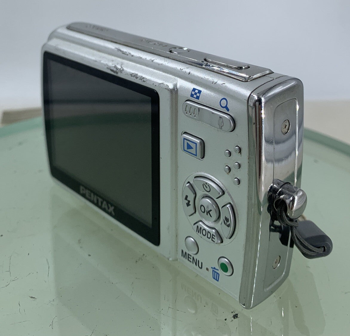 Pentax Optio M40 8.0MP COMPACT DIGITAL CAMERA NO CHARGER TESTED - 3386