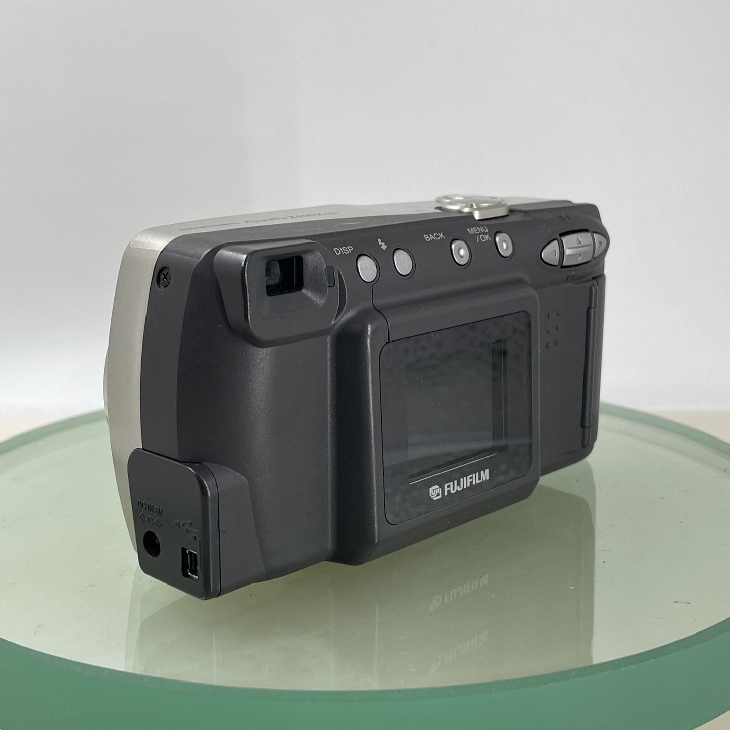 Fujifilm FinePix 2400 Zoom 2.1MP Compact Digital Camera Silver Tested #3223