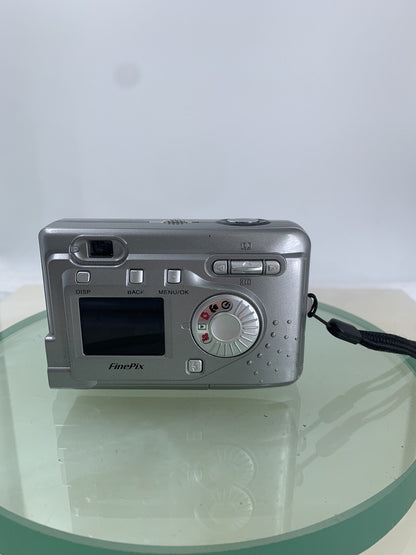 Fujifilm FinePix A203 2.0MP Digital Compact Camera WITH COVER SILVER TESTED - 934