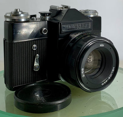 Very Rare ZENIT E POINT AND SHOOT FILM CAMERA+HELIOS-44M LENS+BLACK+TESTED-3370