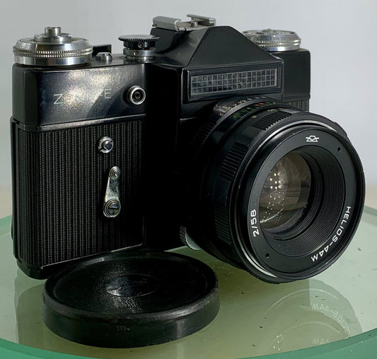 Very Rare ZENIT E POINT AND SHOOT FILM CAMERA+HELIOS-44M LENS+BLACK+TESTED-3370