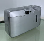 Fujifilm FinePix S AUTOFOCUS COMPACT DIGITAL CAMERA SILVER NO CARD TESTED - 6764