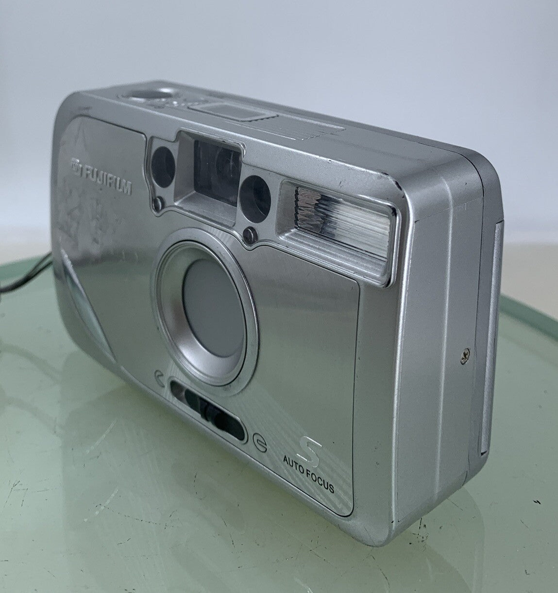 Fujifilm FinePix S AUTOFOCUS COMPACT DIGITAL CAMERA SILVER NO CARD TESTED - 6762