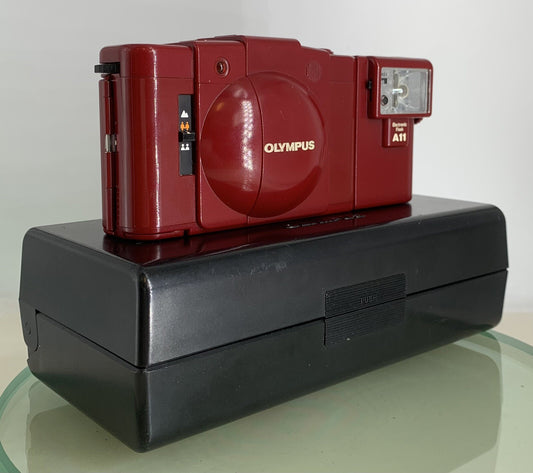 Rare Red Olympus XA 2 COMPACT FILM CAMERA w/ D. Zuiko 35mm F/3.5 Lens SERVICED++0