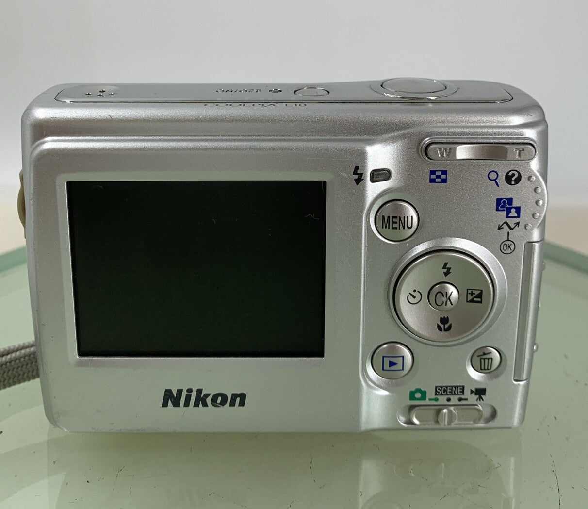 Nikon Digital Camera Coolpix L10 5.0MP NO CARD NO CHARGER SILVER TESTED - 7705