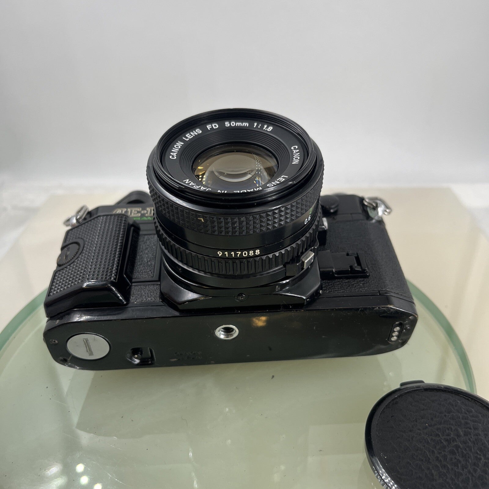 Canon AE-1 Program 35mm SLR Film Manual Camera BLACK+Canon 50mm F/1.8 FD Lens7578
