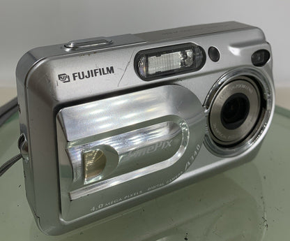 Fujifilm FinePix A340 4.0MP Compact Digital Camera Silver NO CARD TESTED - 5440