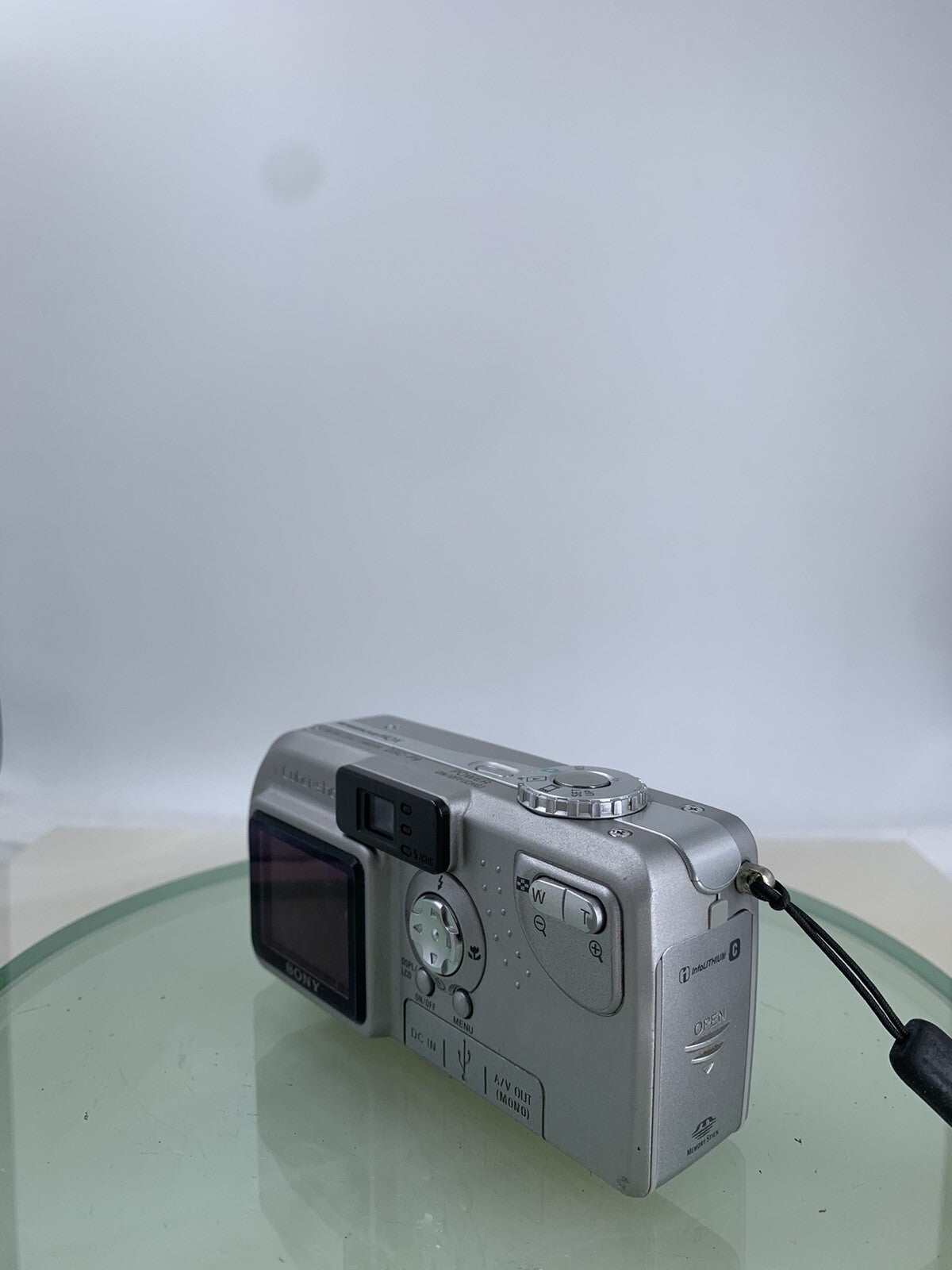 SONY Cybershot DSC-P9 Digital Camera SILVER 4MP + CHARGER + WIRE TESTED - 6863