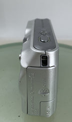 Sony Cyber-Shot DSC-P200 7.2MP Digital Camera SILVER + CHARGER TESTED - 247