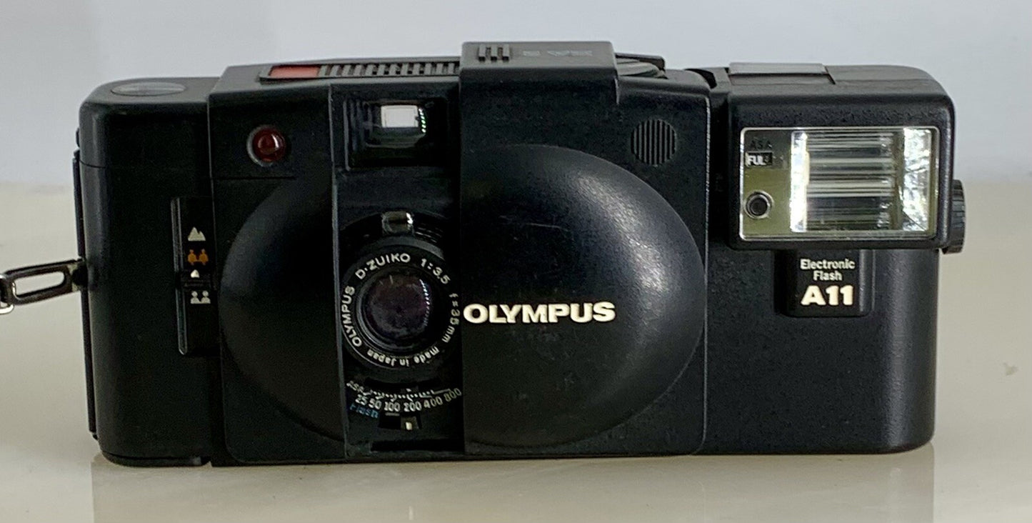 OLYMPUS XA2 Compact Camera 35mm Flash A11 D.ZUIKO 35mm f3.5 TESTED + Case 671