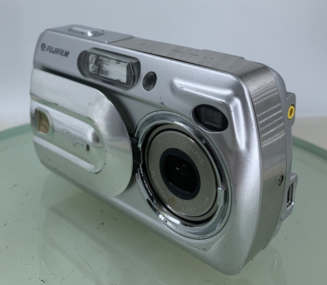 Fujifilm FinePix A340 4.0MP COMPACT DIGITAL CAMERA NO SD CARD - TESTED - 3482