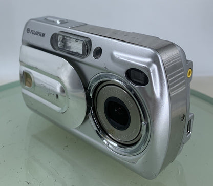 Fujifilm FinePix A340 4.0MP COMPACT DIGITAL CAMERA NO SD CARD - TESTED - 3482