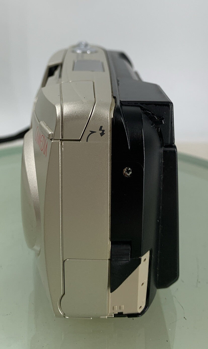 Olympus Camedia C-990 Zoom 2.1MP DIGITAL CAMERA + COVER SILVER TESTED - 4773