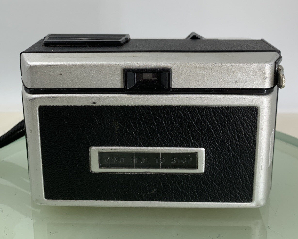 Kodak INSTAMATIC 200 VINTAGE FILM CAMERA WITH BLACK LEATHER CASE TESTED - 4125