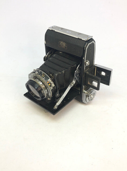 Zeiss Ikon Ikonta 521 1938-1954. Folding rollfilm camera.NOVAR 1:3.5 F=75mm 3310