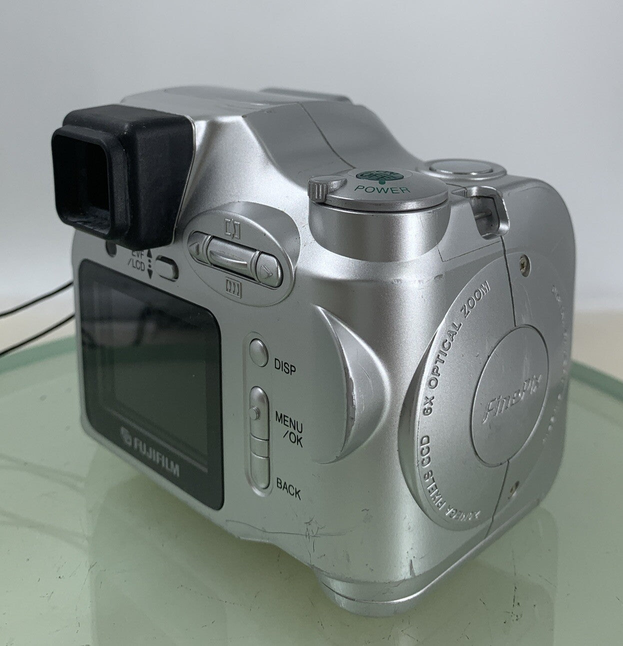 Fujifilm FinePix 2800 Zoom Digital Camera SILVER NO CARD NO CHARGER TESTED - 5796