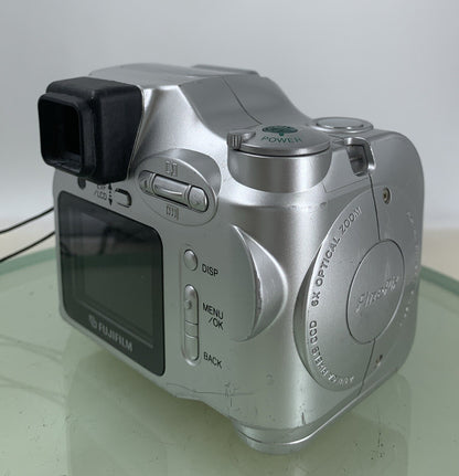 Fujifilm FinePix 2800 Zoom Digital Camera SILVER NO CARD NO CHARGER TESTED - 5796