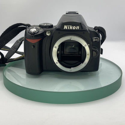 Nikon D40 Digital SLR Camera - Black, TESTED Body only with charger, battery #882