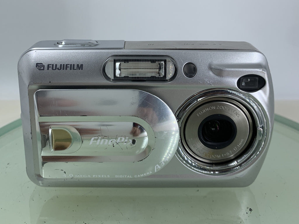 Fujifilm FinePix A340 4.0MP COMPACT DIGITAL CAMERA NO SD CARD - TESTED - 3481