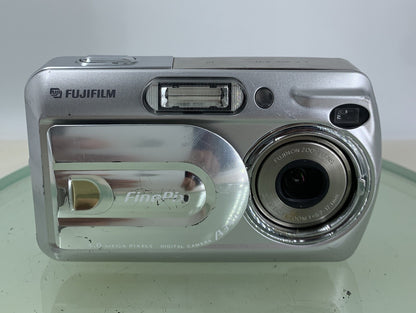 Fujifilm FinePix A340 4.0MP COMPACT DIGITAL CAMERA NO SD CARD - TESTED - 3481