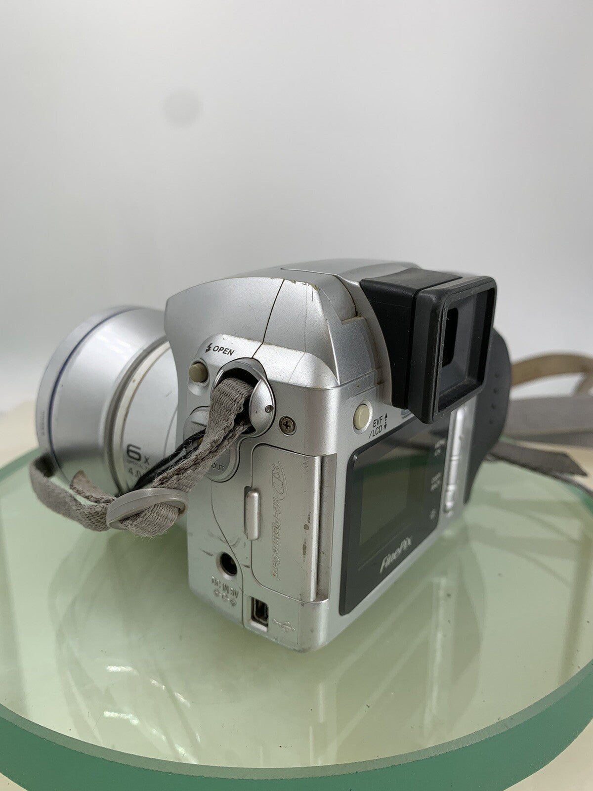 Fujifilm Finepix S3500 4.0MP COMPACT DIGITAL CAMERA SILVER TESTED - 9164