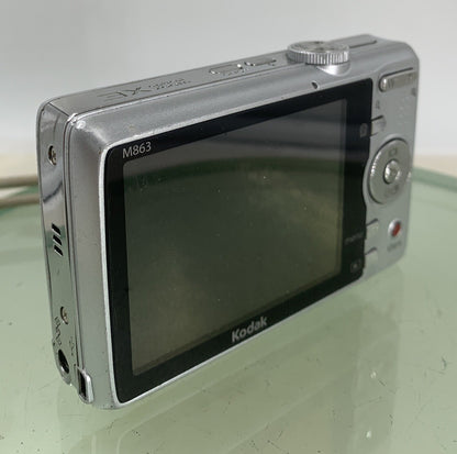 Kodak COMPACT DIGITAL CAMERA EasyShare M863 8.2MP SILVER NO CHARGER Tested - 5194