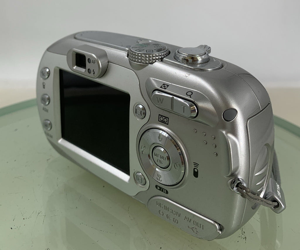 Samsung Digimax V700 7.1MP COMPACT DIGITAL CAMERA SILVER +CHARGER TESTED - 2296