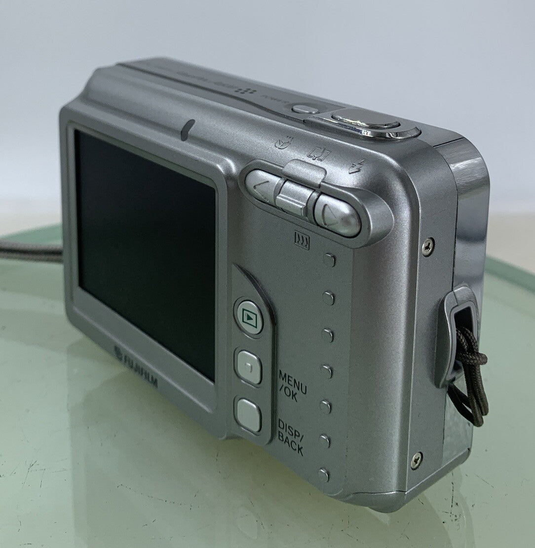 Fujifilm Finepix A600 Digital Camera SILVER NO CARD NO CHARGER  TESTED - 5656