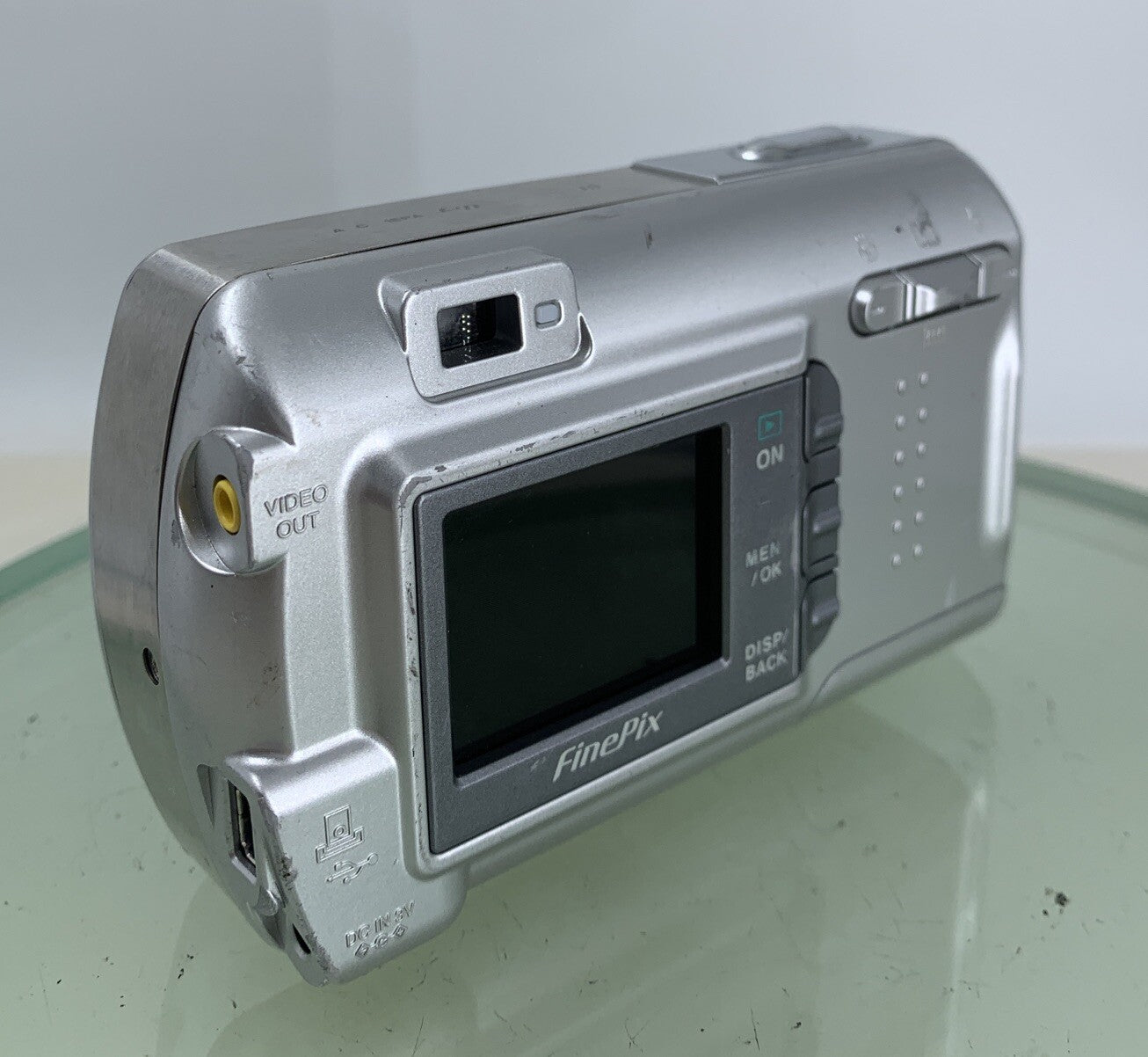 Fujifilm FinePix A340 4.0MP COMPACT DIGITAL CAMERA NO SD CARD - TESTED - 3484