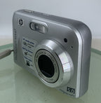 HP Photosmart M447 5.0MP Compact Digital Camera NO CARD SILVER TESTED - 2312