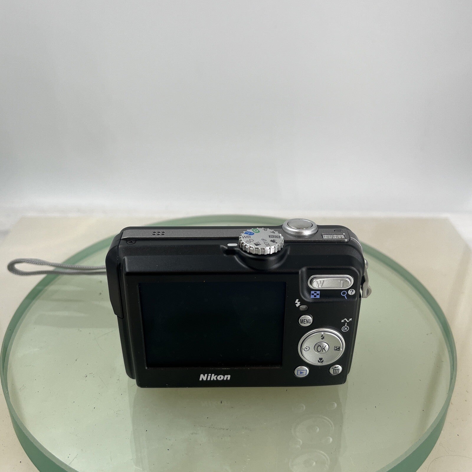 Nikon Coolpix P1- 8 megapixel 3.5 x Zoom, Digital Camera Good Condition test#4435