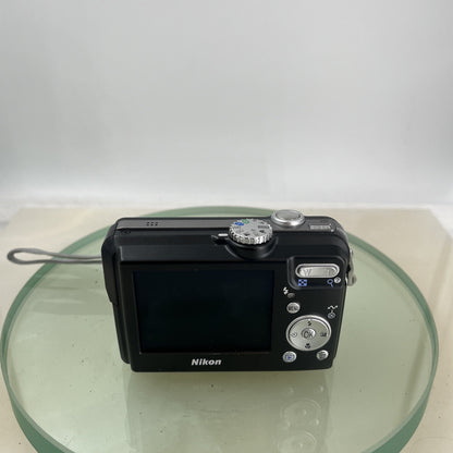 Nikon Coolpix P1- 8 megapixel 3.5 x Zoom, Digital Camera Good Condition test#4435