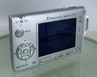 Sony Cyber Shot Digital Camera DSC-T7 SILVER + CHARGER+ COVER TESTED - 7714