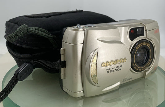 Olympus Camedia C-990 Zoom 2.1MP DIGITAL CAMERA + COVER SILVER TESTED - 4770