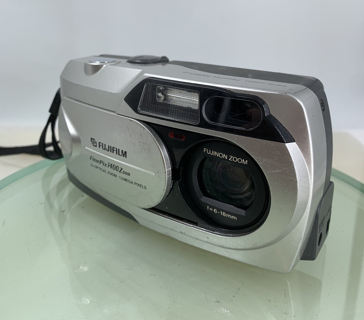 FUJIFILM FINEPIX 1400 Zoom 1.3MP Digital Camera - 128MB CARD - TESTED - 8581