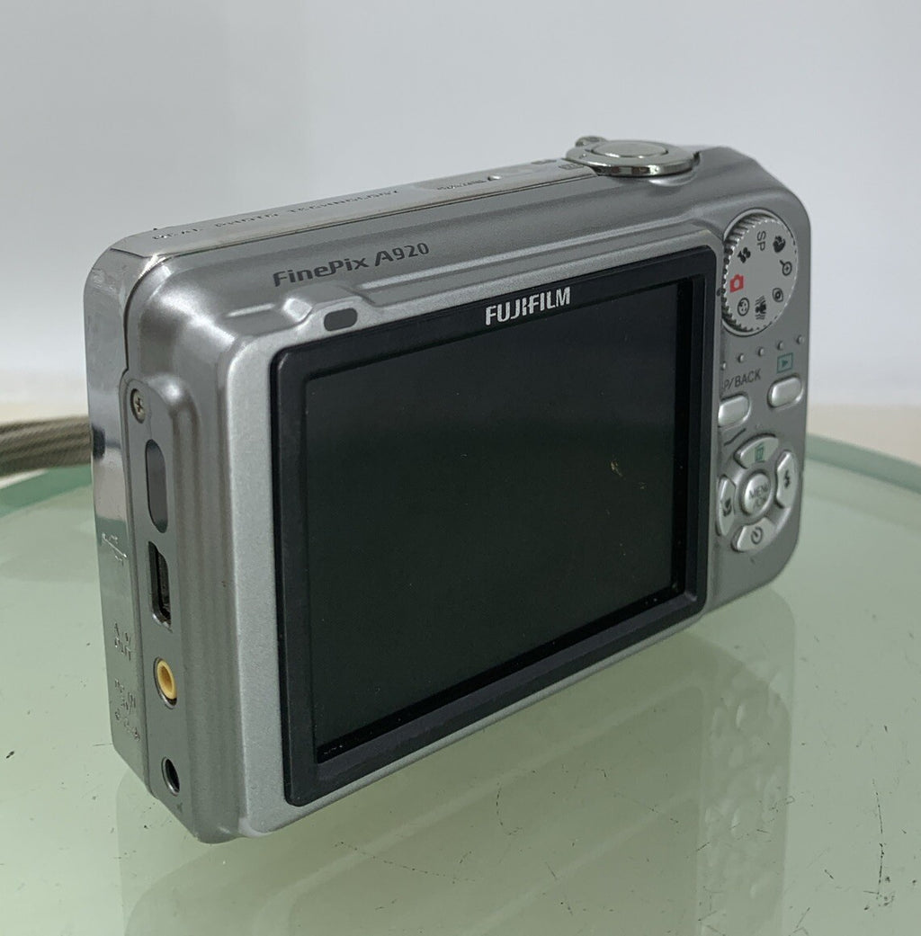 Fujifilm Digital Camera FinePix A920 9.0MP SILVER NOCARD NOCHARGER TESTED - 5704