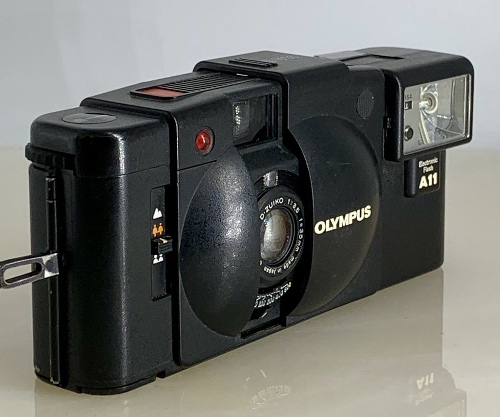 OLYMPUS XA2 Compact Camera 35mm Flash A11 D.ZUIKO 35mm f3.5 TESTED + Case 672