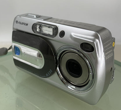 Vintage Fujifilm FinePix Digital Camera A330 3.2MP DOTS ON SCREEN TESTED - 1602