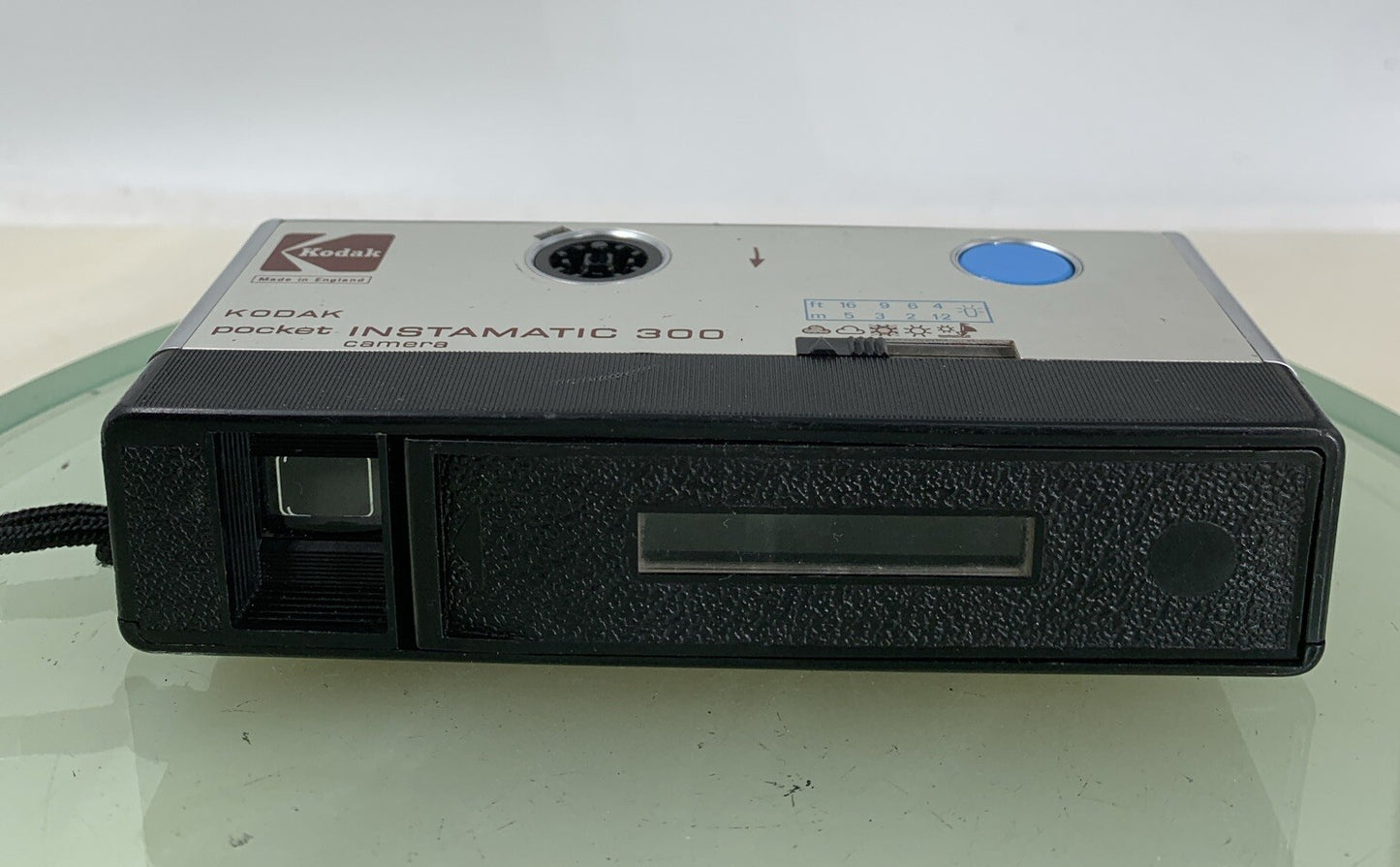 VINTAGE KODAK POCKET INSTAMATIC 300 CAMERA SILVER WORKING AND TESTED - 1355