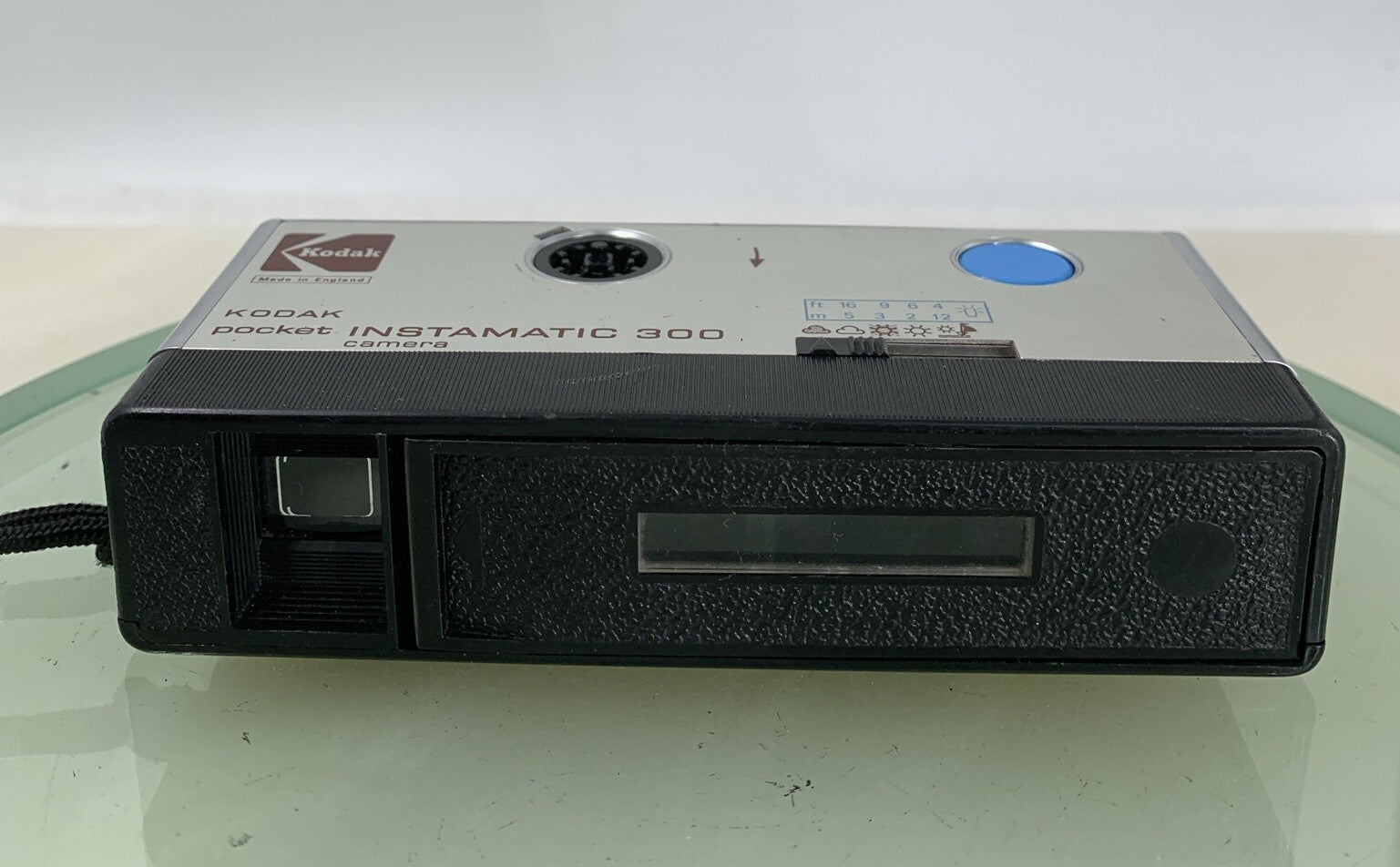 VINTAGE KODAK POCKET INSTAMATIC 300 CAMERA SILVER WORKING AND TESTED - 1355
