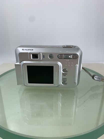 Fujifilm COMPACT Digital Camera FinePix A500 5.1MP SILVER + WIRE  TESTED - 824