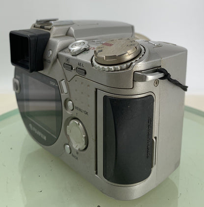 Fujifilm Finepix 4900 6x Zoom SILVER DIGITAL CAMERA NO CHARGER TESTED - 3186