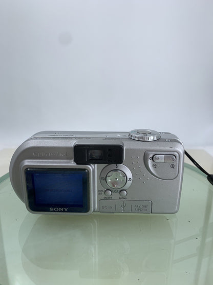 SONY Cybershot DSC-P9 Digital Camera SILVER 4MP + CHARGER + WIRE TESTED - 6804