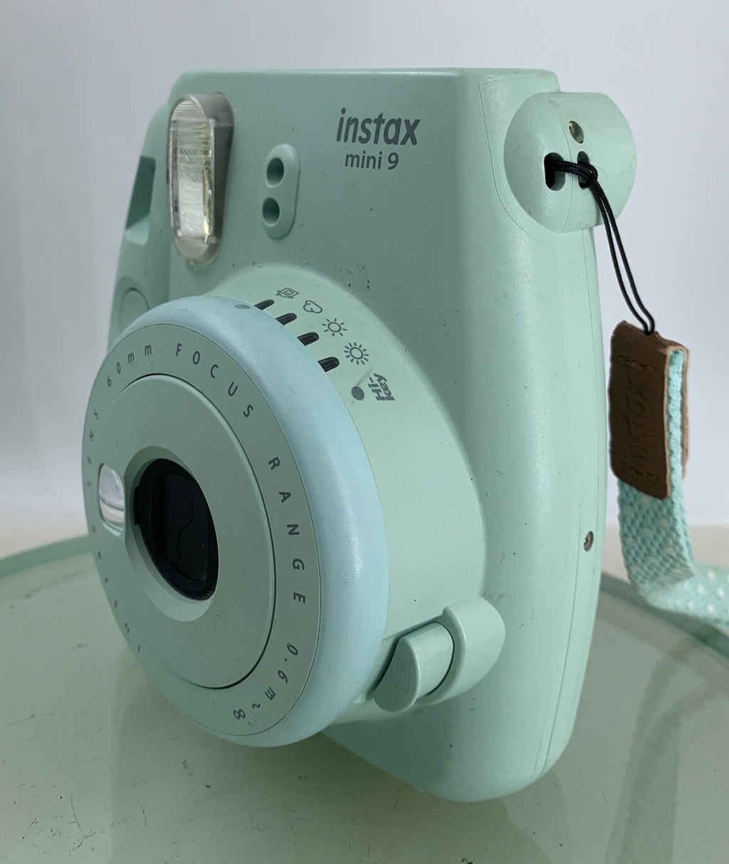 FUJIFILM INSTAX Mini 9 GREEN CAMERA GOOD CONDITION - TESTED - 3222