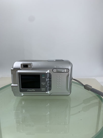 Fujifilm Finepix A340 DIGITAL CAMERA SILVER NO CHARGER NO CARD TESTED - 5873