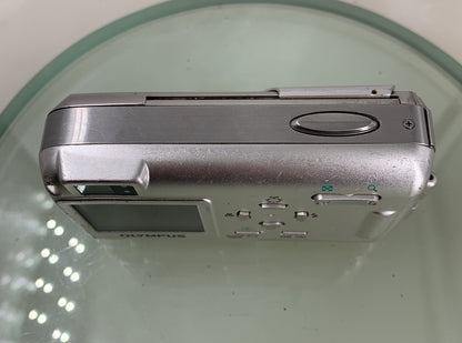 Olympus U MJU 400 COMPACT DIGITAL CAMERA WITH CHARGER SILVER  TESTED - 8995