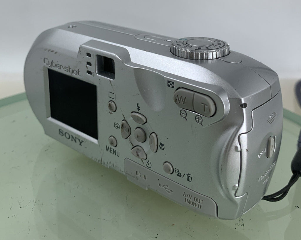SONY Cyber-Shot 4.1 Megapixels Digital Camera DSC-P73 Silver TESTED - 456