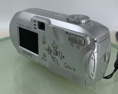 SONY Cyber-Shot 4.1 Megapixels Digital Camera DSC-P73 Silver TESTED - 456