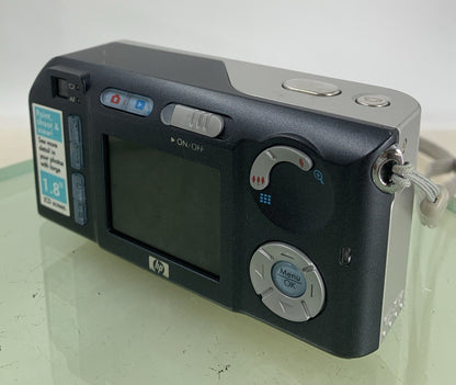 HP Photosmart M307 3.2MP Compact Digital Camera SILVER NO SDCARD TESTED - 4386