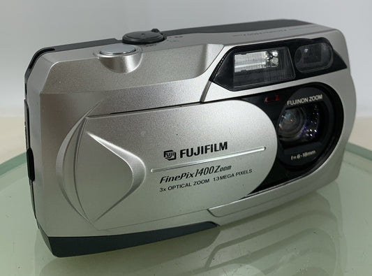 Fujifilm Digital Camera FinePix 1400 Zoom 1.3MP + 64MB CARD SILVER TESTED - 8460